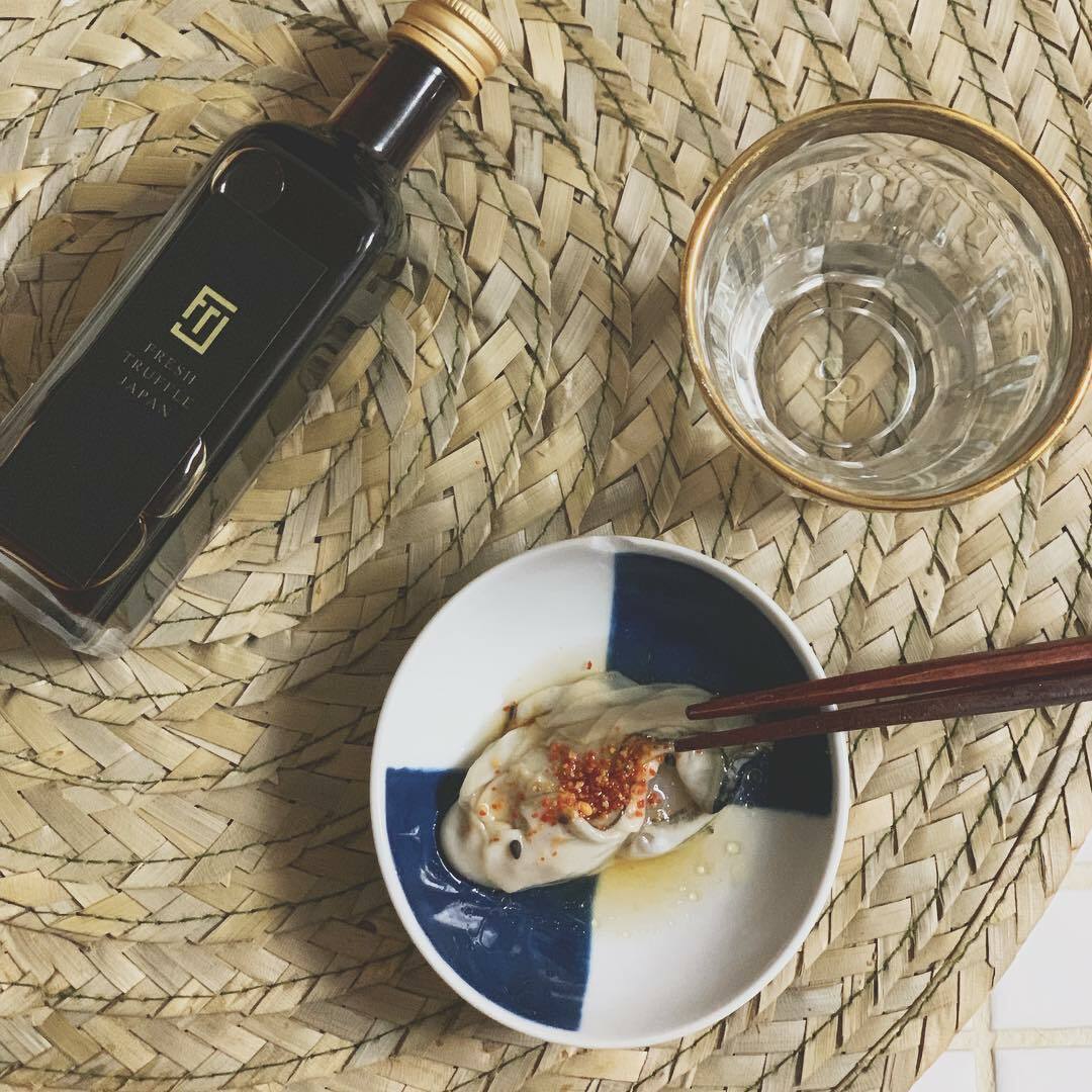 白トリュフ醤油と白トリュフオイルのセット【桐箱入り】 | FRESH