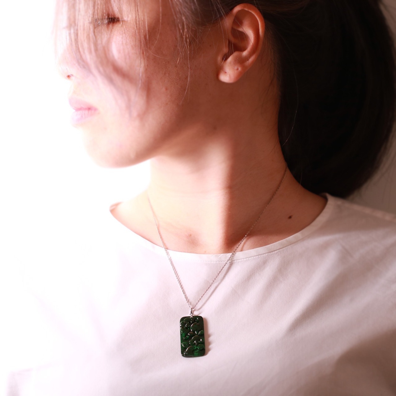 濃い翡翠 彫り翡翠 彫り翡翠 K18WGペンダントトップ A貨翡翠 jd_pt1093