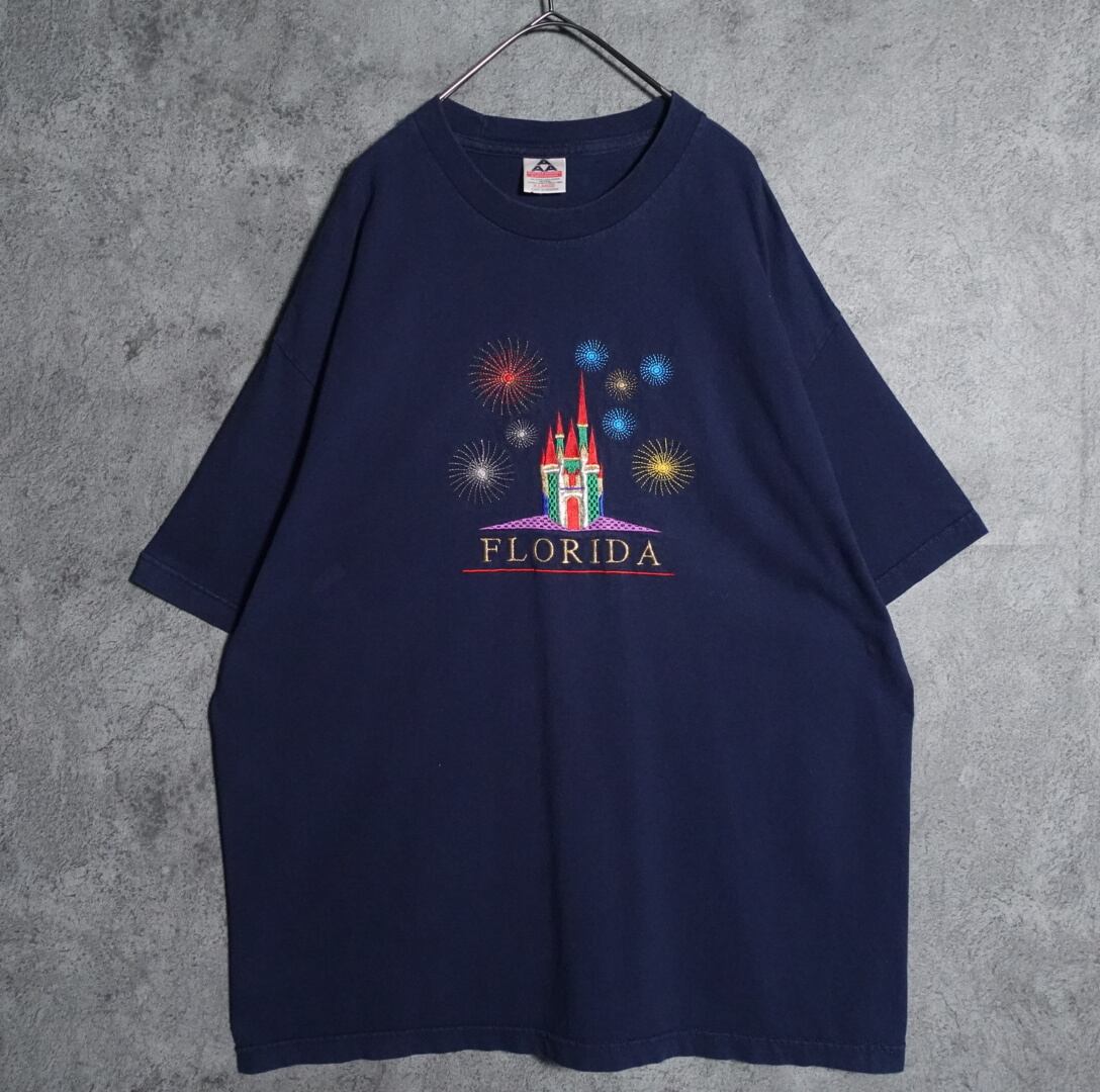 00s Navy castle embroidery design T-shirt