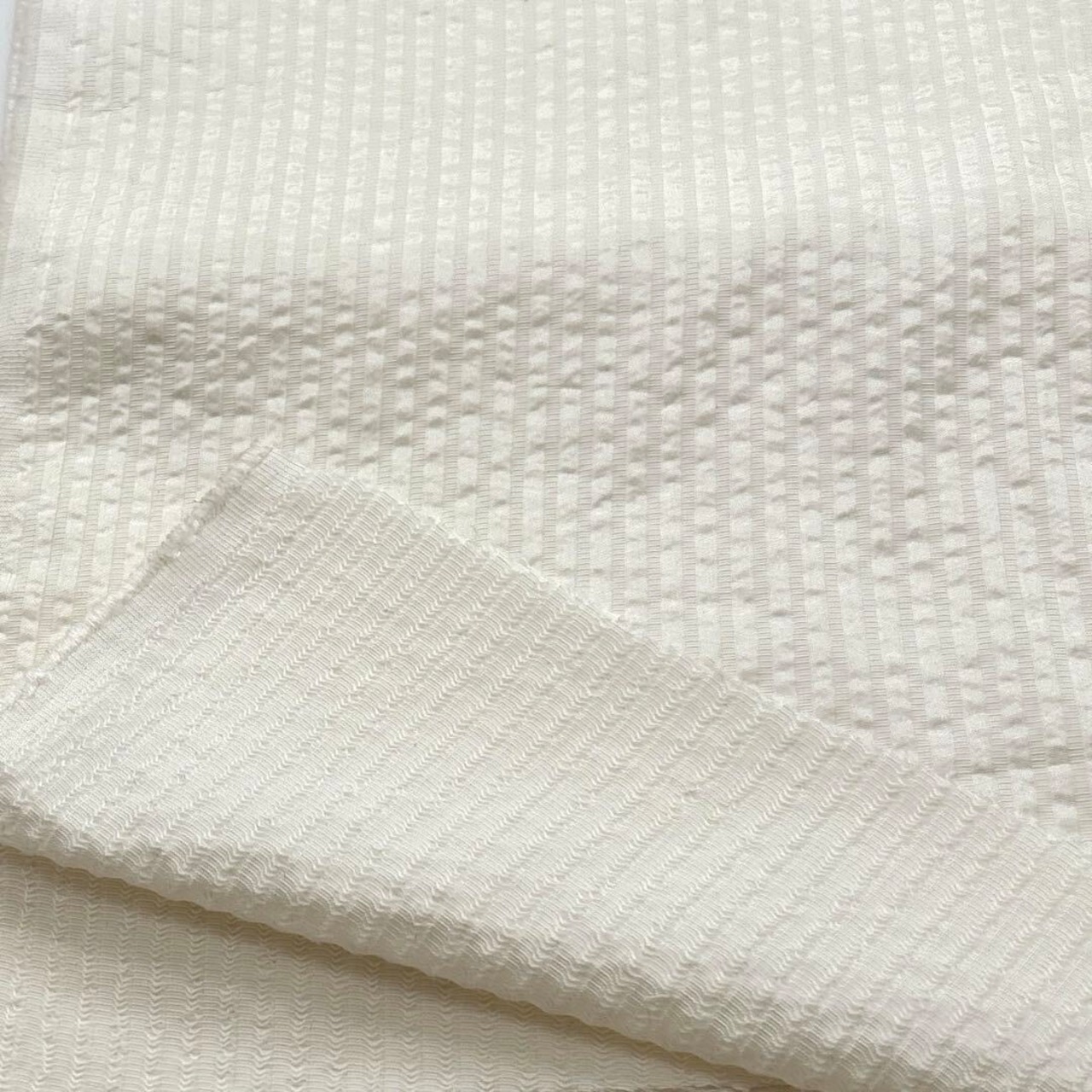 TB928◆2m◆L◆ポリエステル100％弱光沢ふくれ織り生地◆オフホワイト