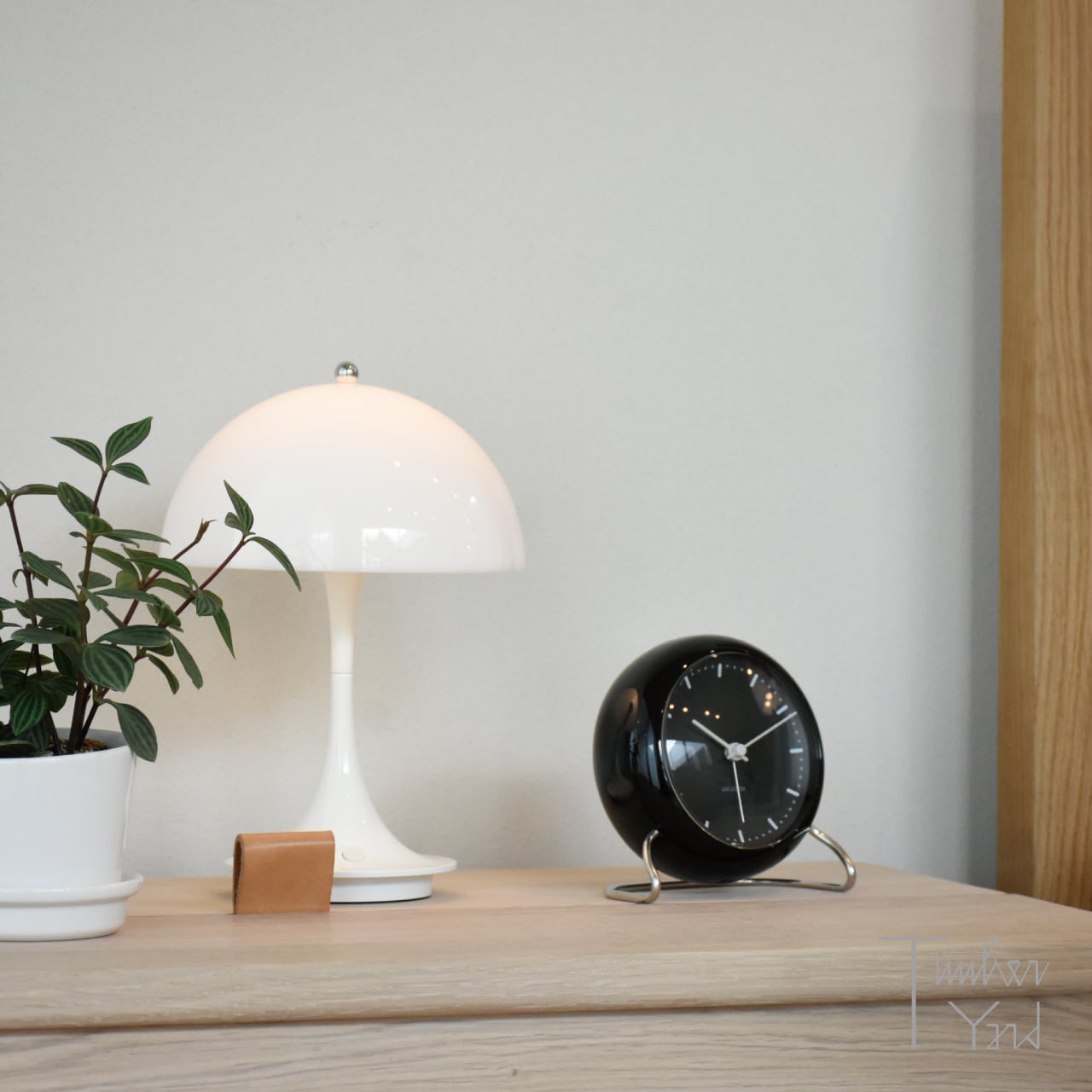 アルネ・ヤコブセン CITY HALL ブラック 目覚まし時計 Table Clock / CITY HALL / Black / Φ110mm / アラーム / スヌーズ