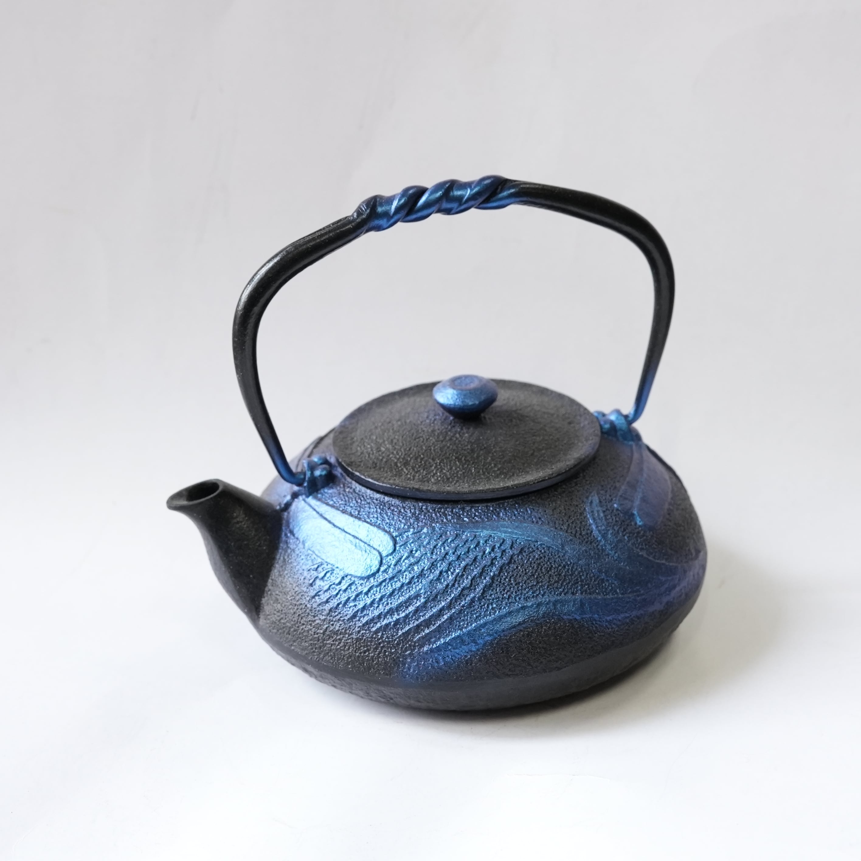 南部鉄器 鉄瓶 蜻蛉 瑠璃色 0.5L | 1848年創業 南部鉄器工房及富 
