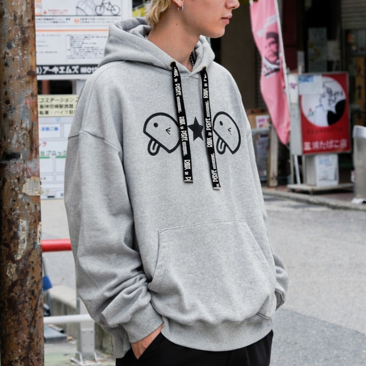 ロゴ紐ベーマークパーカー