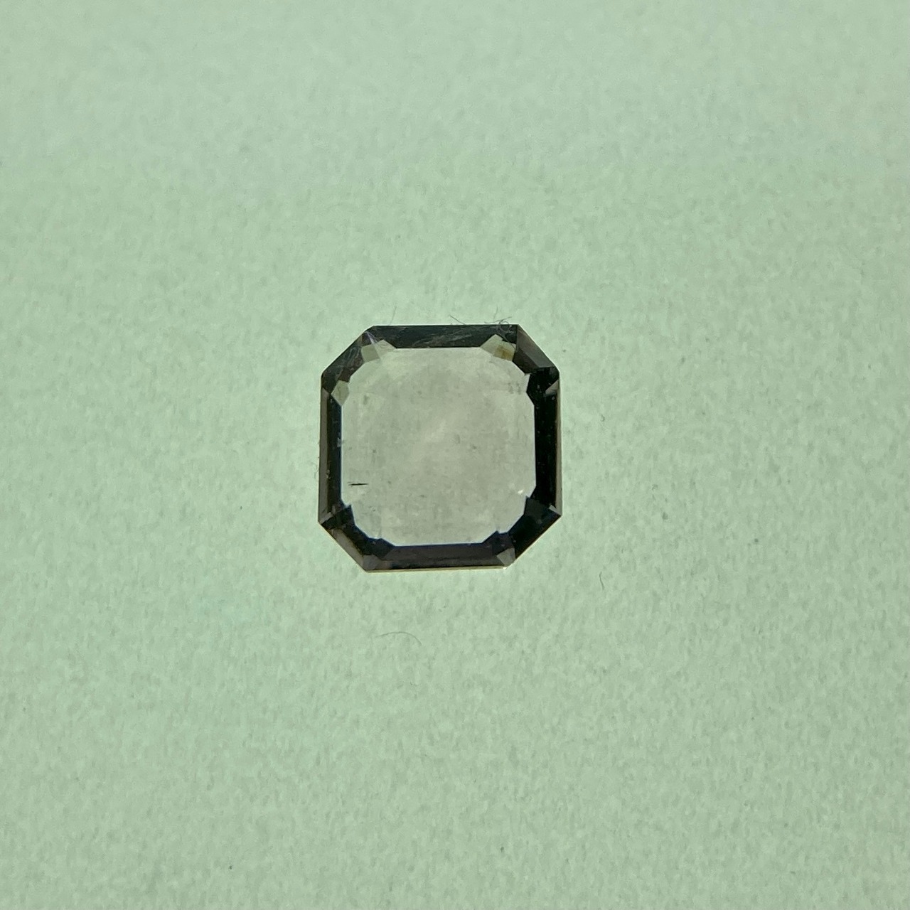 トルマリンの角砂糖  約3.9mm*3.8mm H2.9mm r-0425