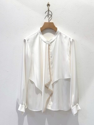 ボウタイ風ラインブラウス