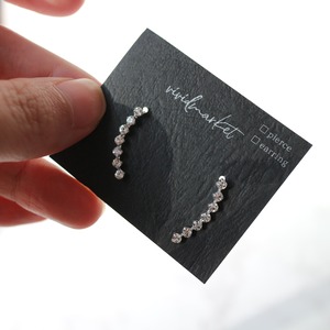 輝く大粒ラインストーンイヤーカフ