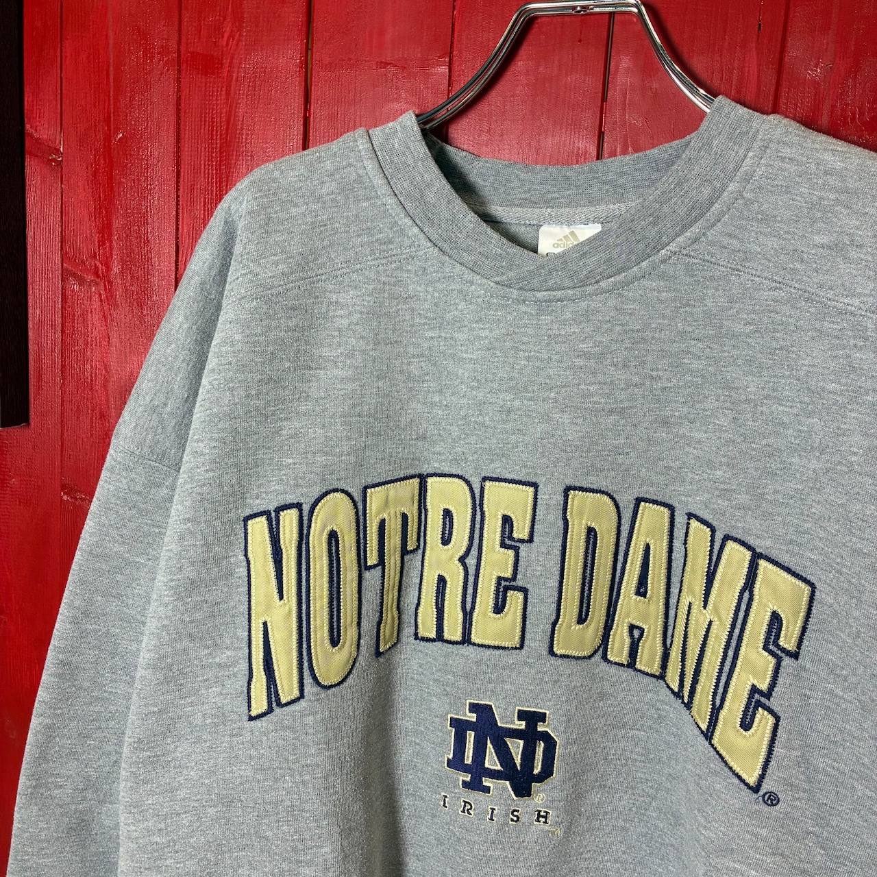 【adidas × NOTRE DAME】カレッジロゴスウェット グレー