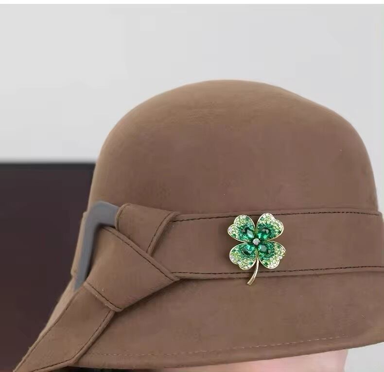 幸せクローバー 【ブローチ】 | KiRaRi