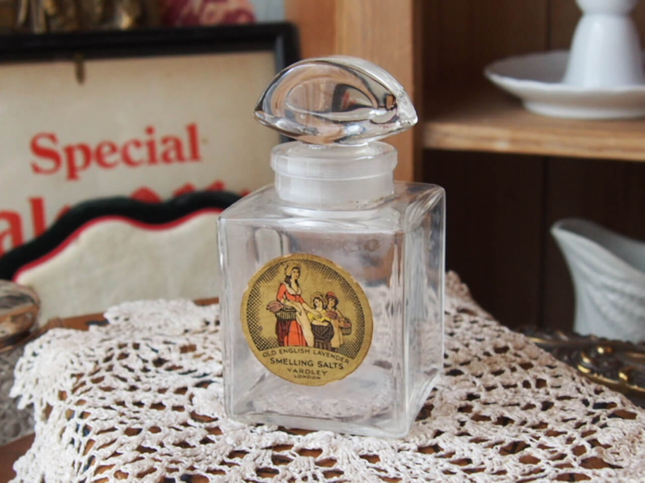 アンティークイギリス ニードルポイント 北欧風 蓮池 ピンクロータスの咲く碧い湖 イギリス産 フローライト | 鉱物標本,ハ行,フローライト/蛍石