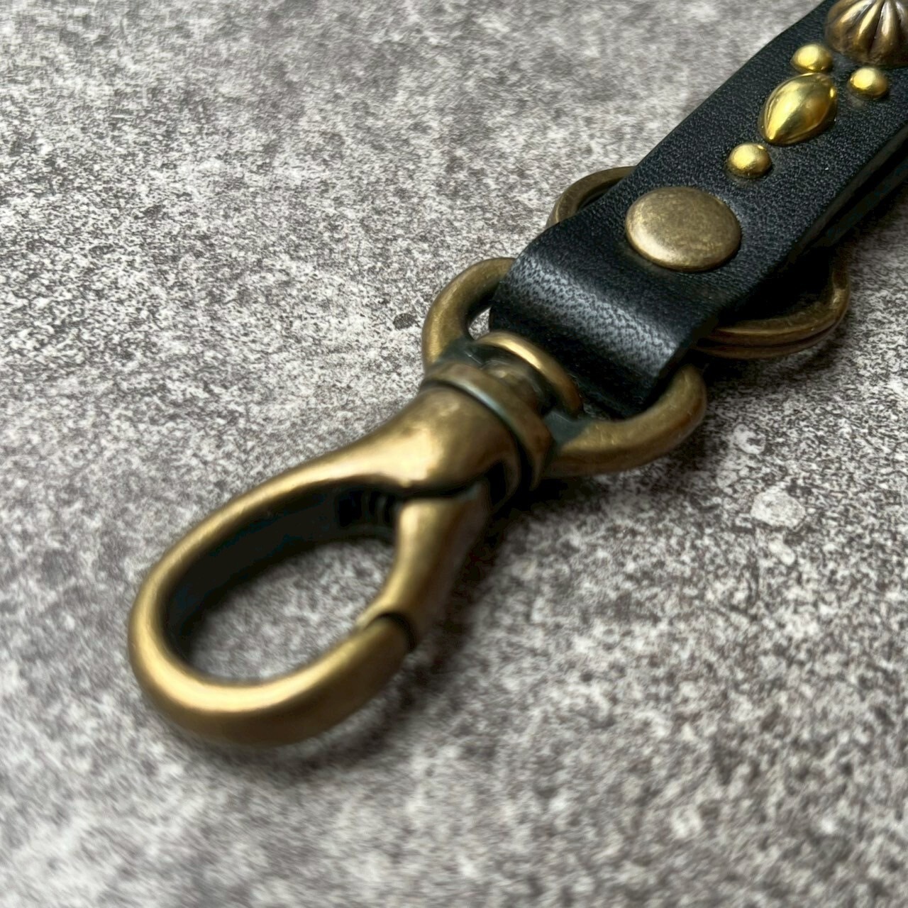 栃木レザー】片面スタッズキーホルダー T15-2 | Ace leather