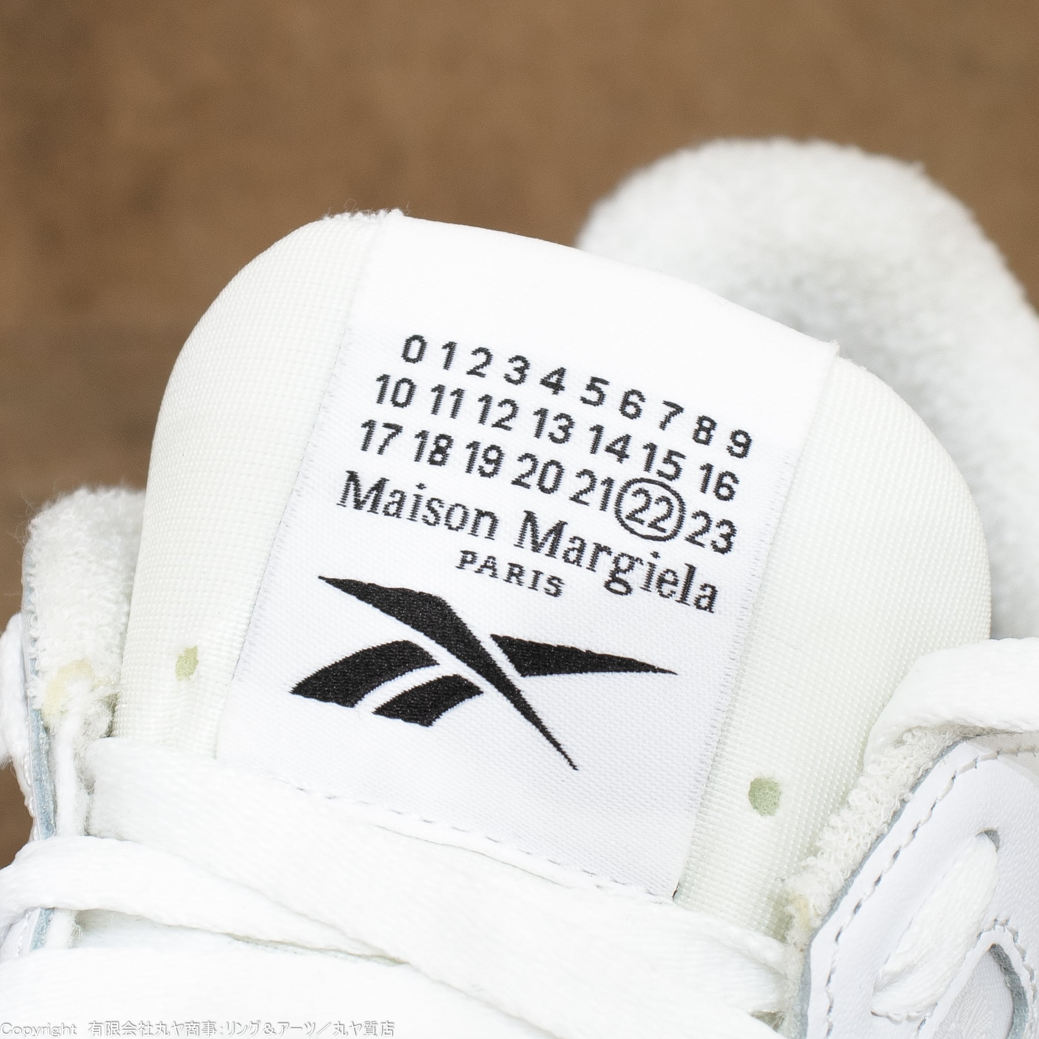 メゾン マルジェラ×リーボックWネーム:MM x Reebok Classic Leather