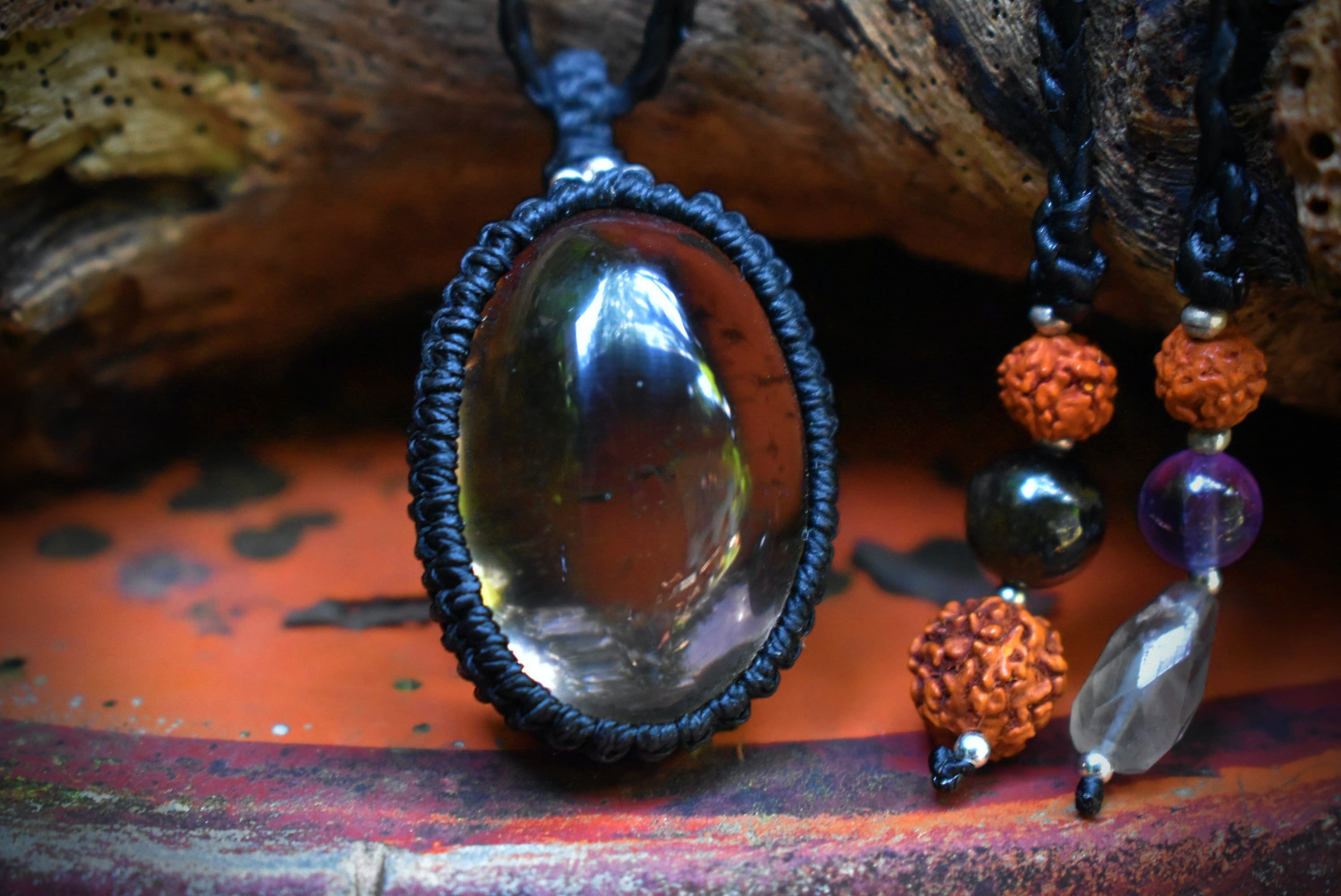 ぷっくりシルエット☆スモーキークォーツ マクラメペンダント