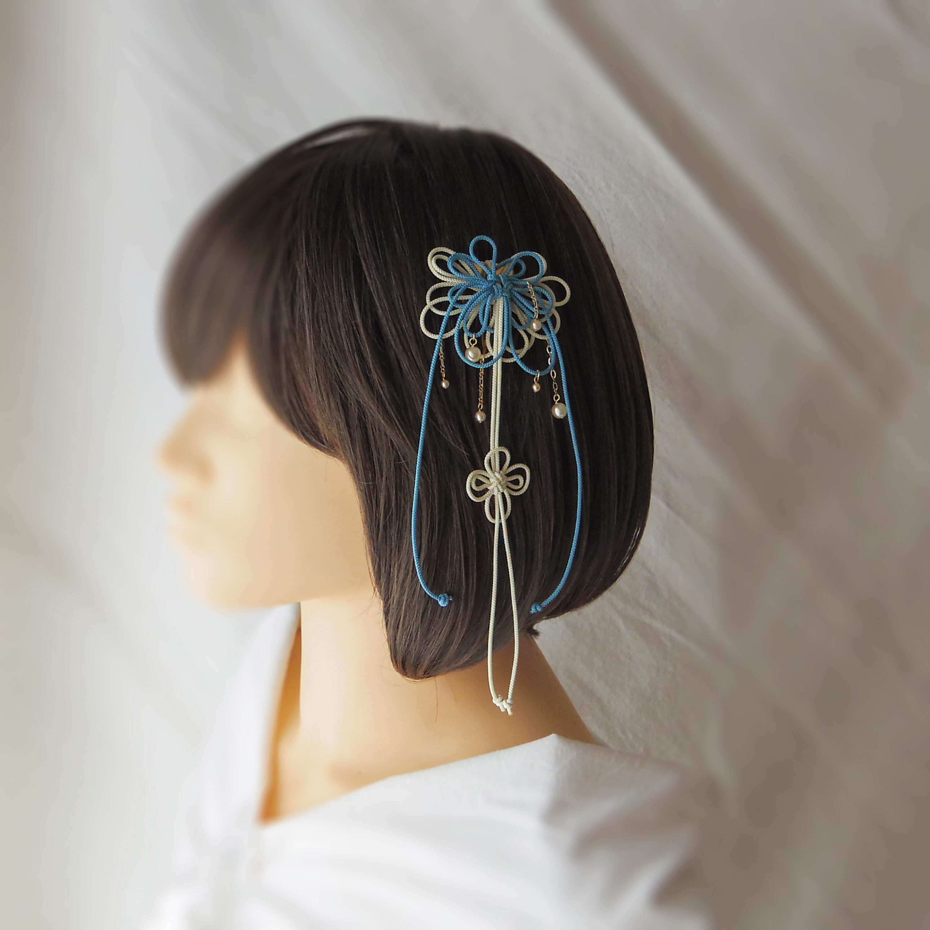 飾り結びヘアコーム(小)「ひめたるは熱」(縹×アイボリー)【軽量で簡単和装ヘア】浴衣・着物・七五三や成人式に。