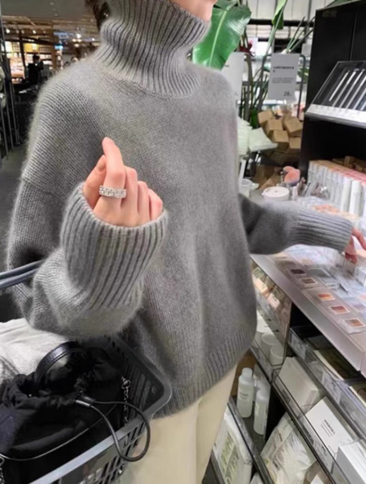 クラシカル ハイネックニット