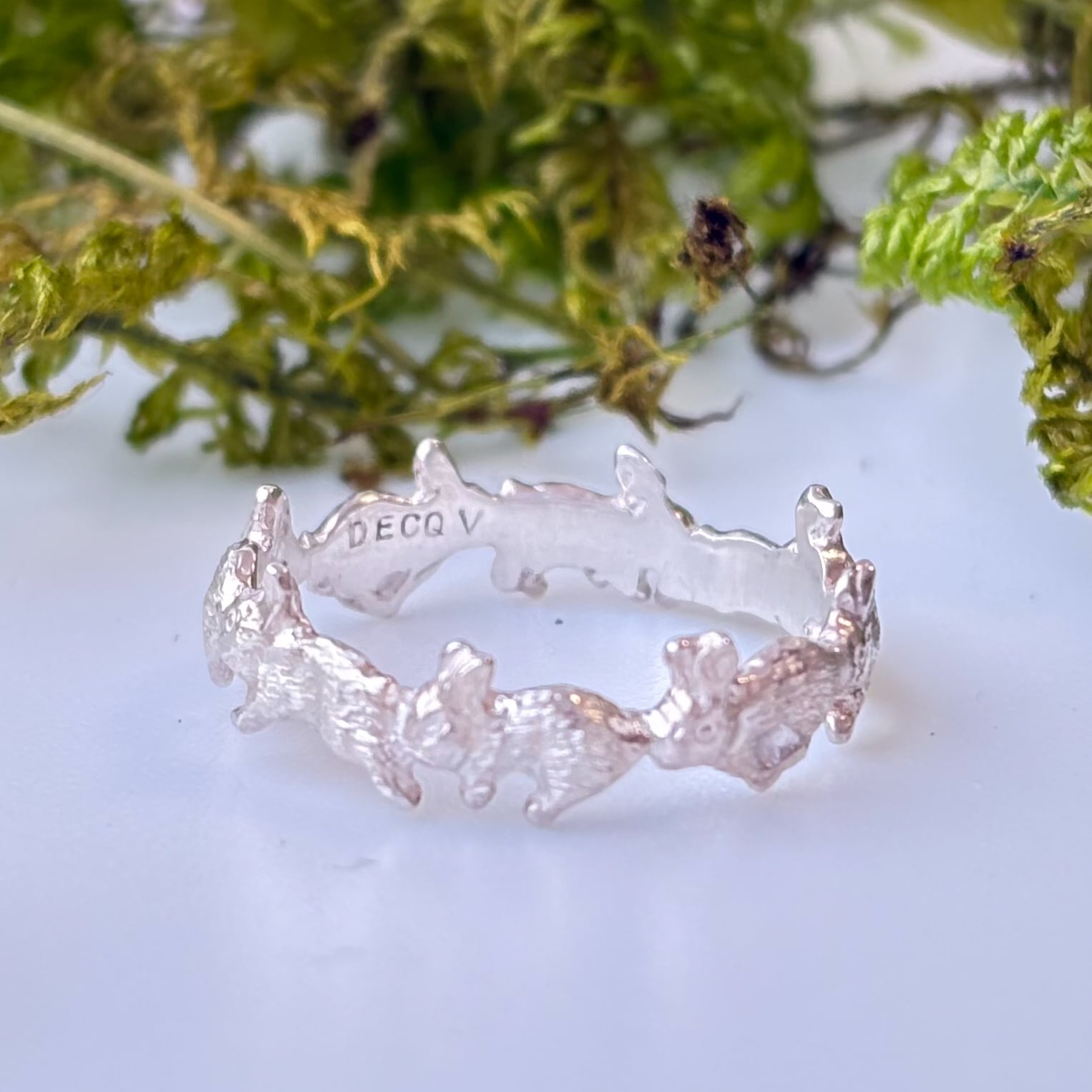 DECOvienya DE-113B 子ウサギとクローバーのリング(ブラック) | DECOvienya