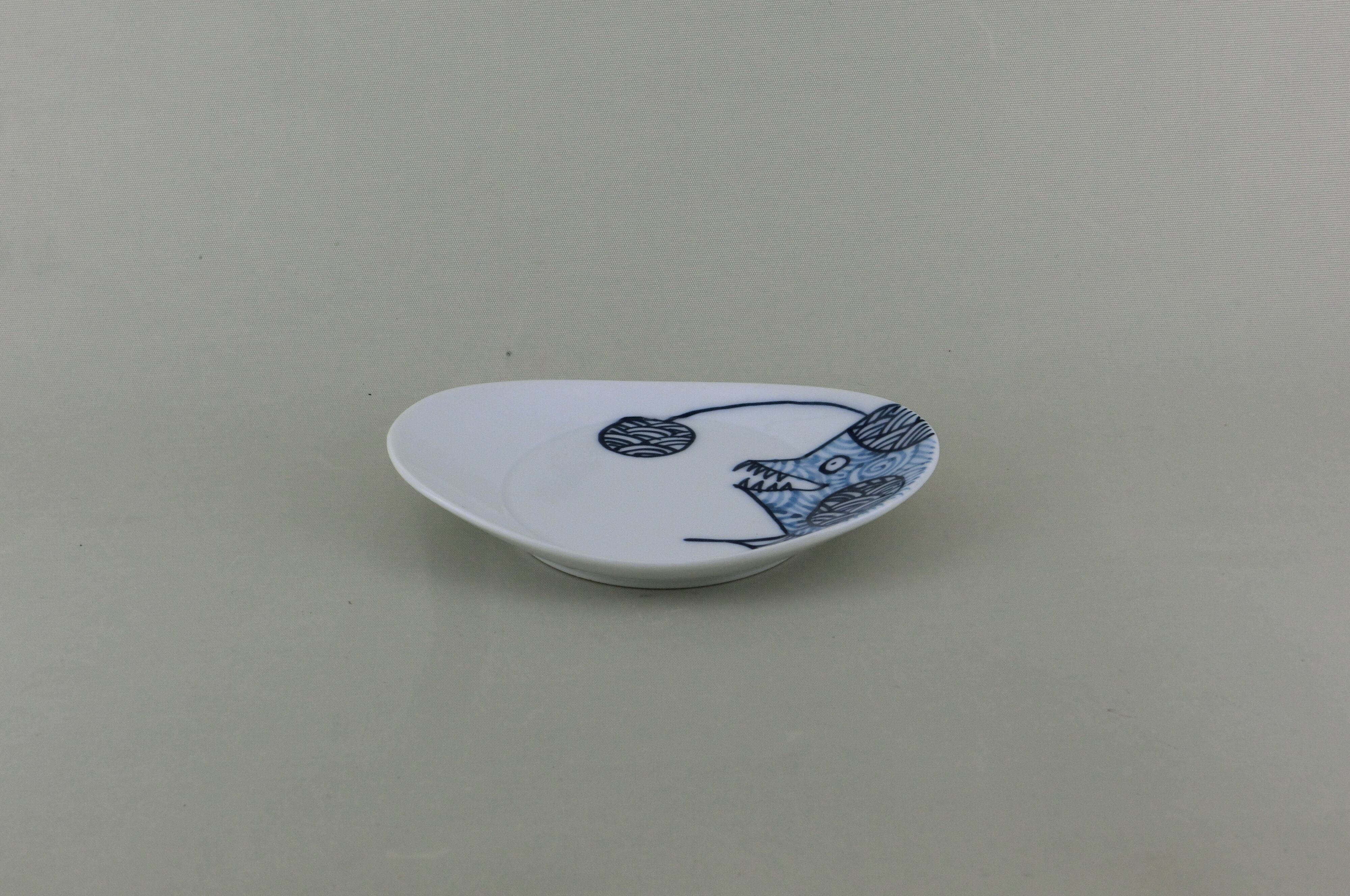 変魚シリーズ　小皿　ちようちん（青）