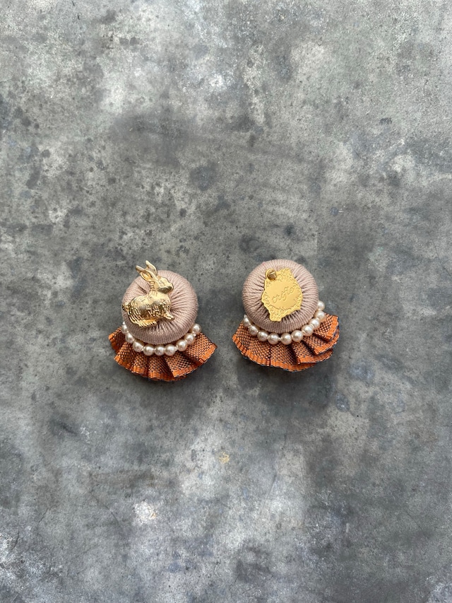 itomaki pleats frill  beige×apricot earring