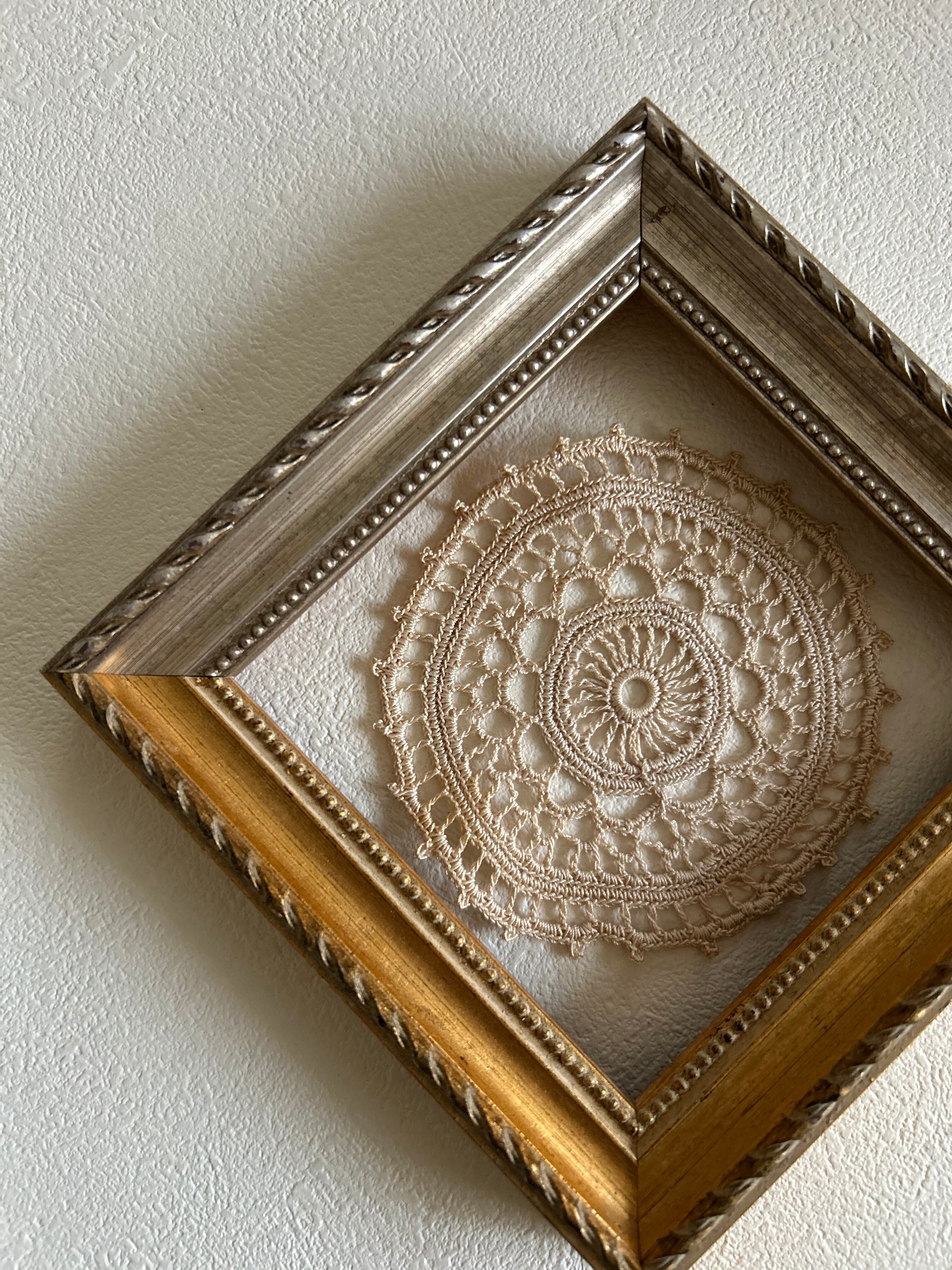 フランスVintage 小さなクロッシェレースドイリー ベージュカラー 敷物 インテリア ハンドメイド素材 レースモチーフ