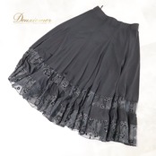 社交ダンス 衣装 INIZIO イニジオ スカート レッスンウェア ブラック系 シルバー系 黒 花柄 花模様 シック クラシカル スタンダード モダン 練習着 練習用 レディース 競技ダンス ソシアルダンス ボールルームダンス 上品 気品 エレガント かわいい 大人っぽい ダンス衣装 ダンス用品 練習用スカート 社交ダンススカート ボールルームスカート 花柄スカート 黒スカート スタンダード衣装 モダン衣装 クラシカルデザイン シックデザイン エレガントスカート 大人女子 フレアスカート タイトスカート