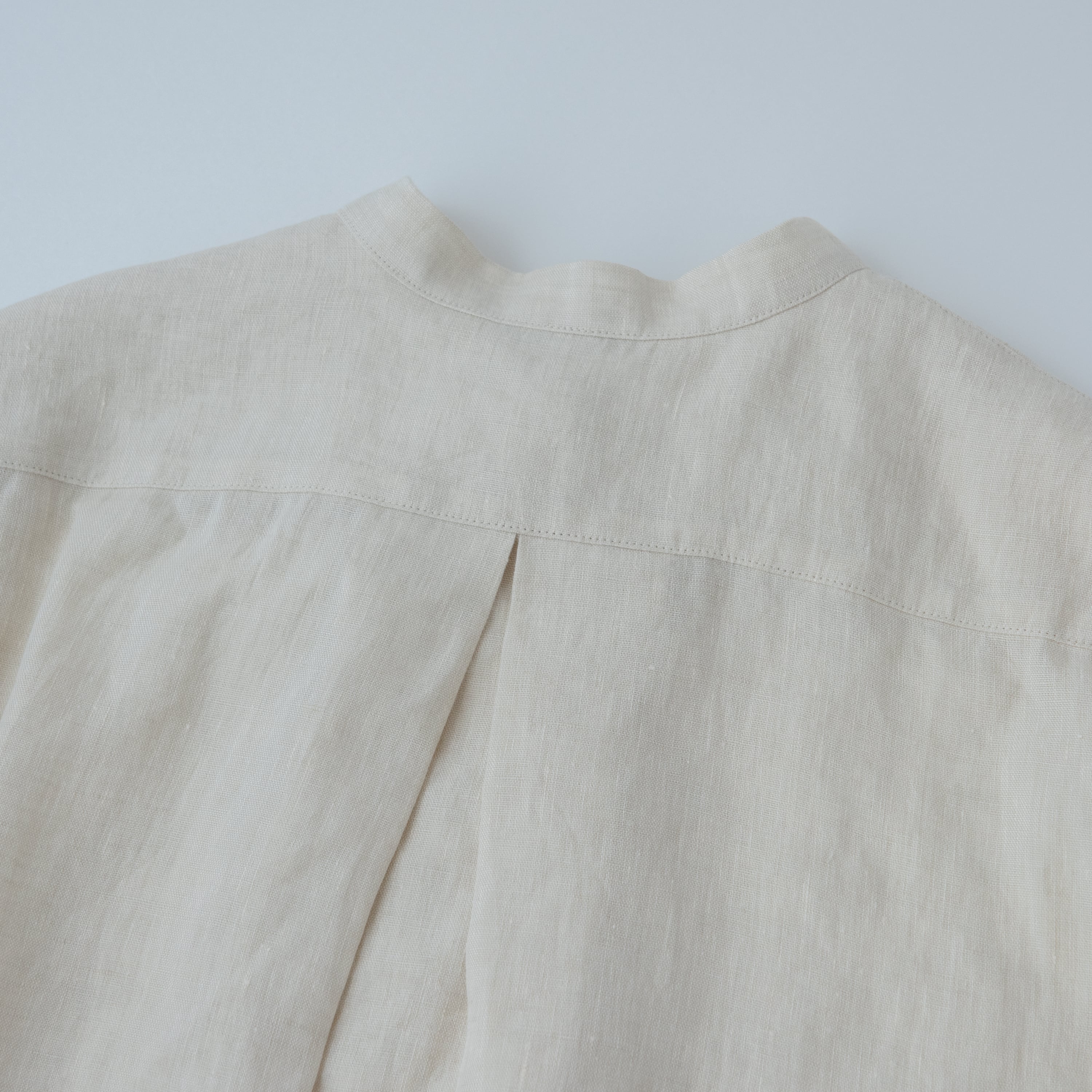 new：bow collar shirt／light weight linen〈almond beige〉 | SALUÉ