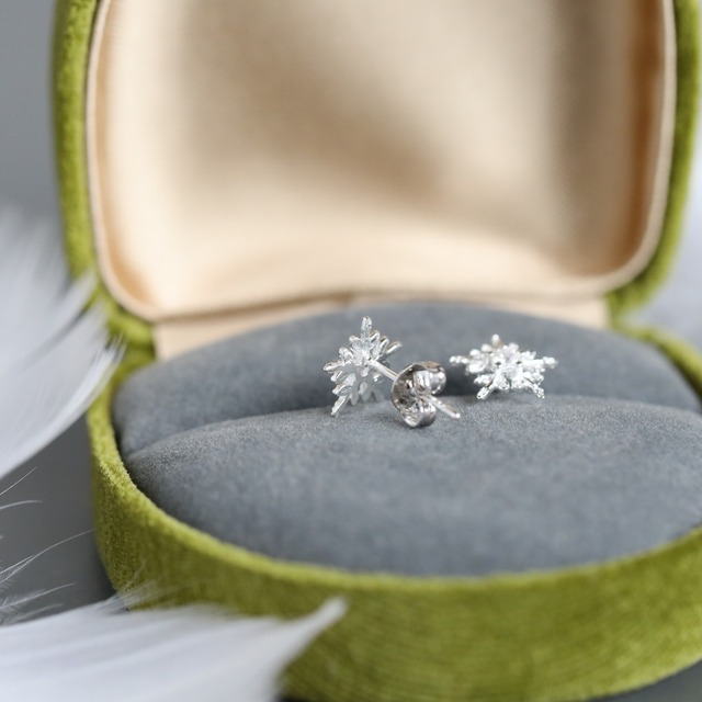 雪の結晶｜SLV925×CZ スノーホワイトピアス｜イヤリング変更可｜アレルギー対応｜冬限定