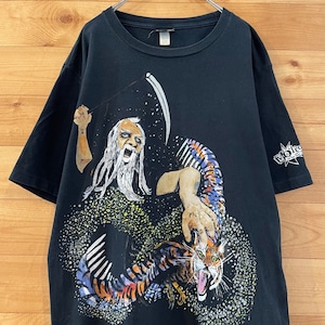 【VOLCOM】存在感のあるイラスト プリント Tシャツ ブランドロゴ バックロゴ Mサイズ  スケボー スノボー ボルコム メキシコ製 US古着 アメリカ古着