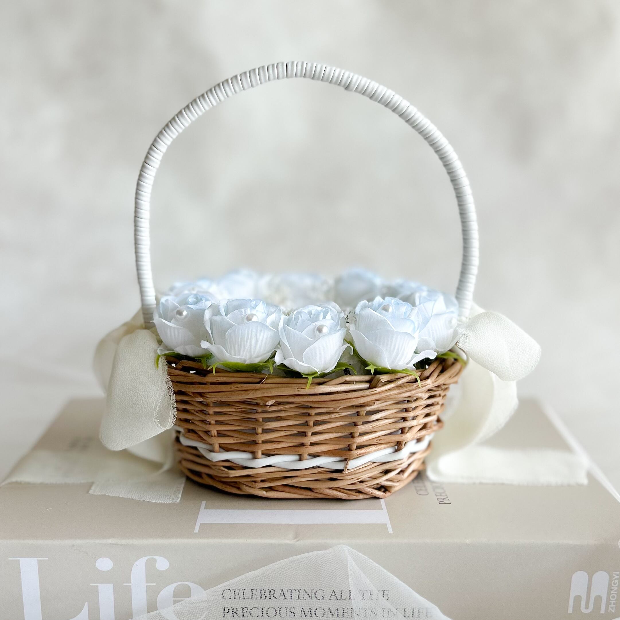 Oval blue rose ringpillow(造花)