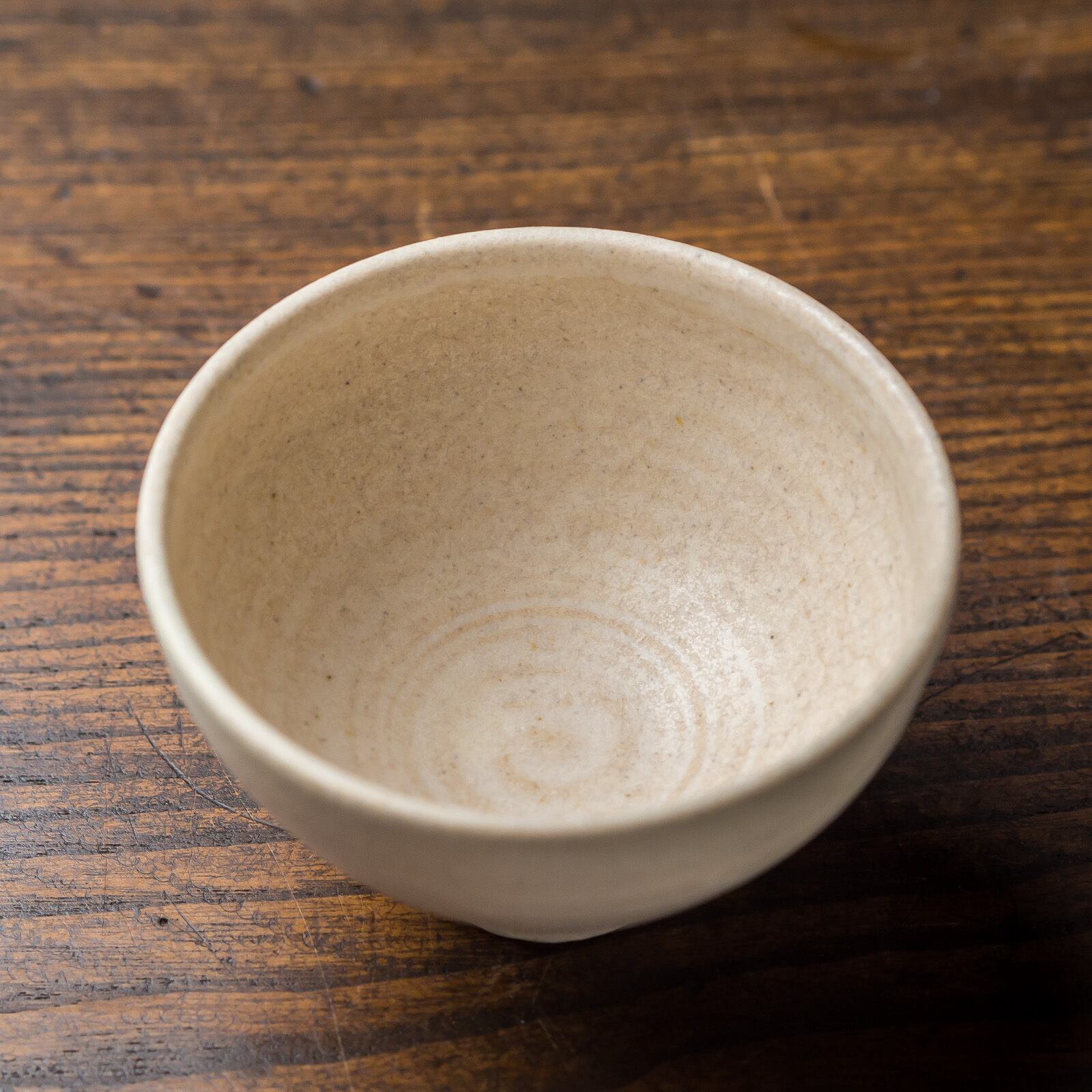 白釉 汲み出し（湯呑茶碗・湯呑み）／吉永哲子 | 手作りの器・食器の