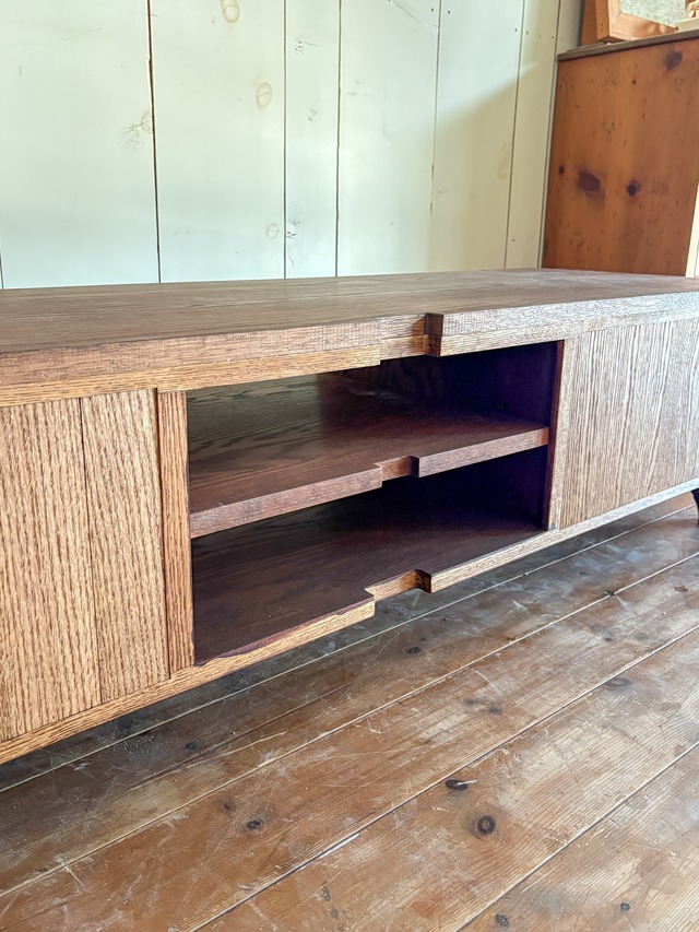 レッドオーク材テレビボード　輸入住宅向けテレビ台　（アンティーク調オーダーメイドTV台）W1500〜1800