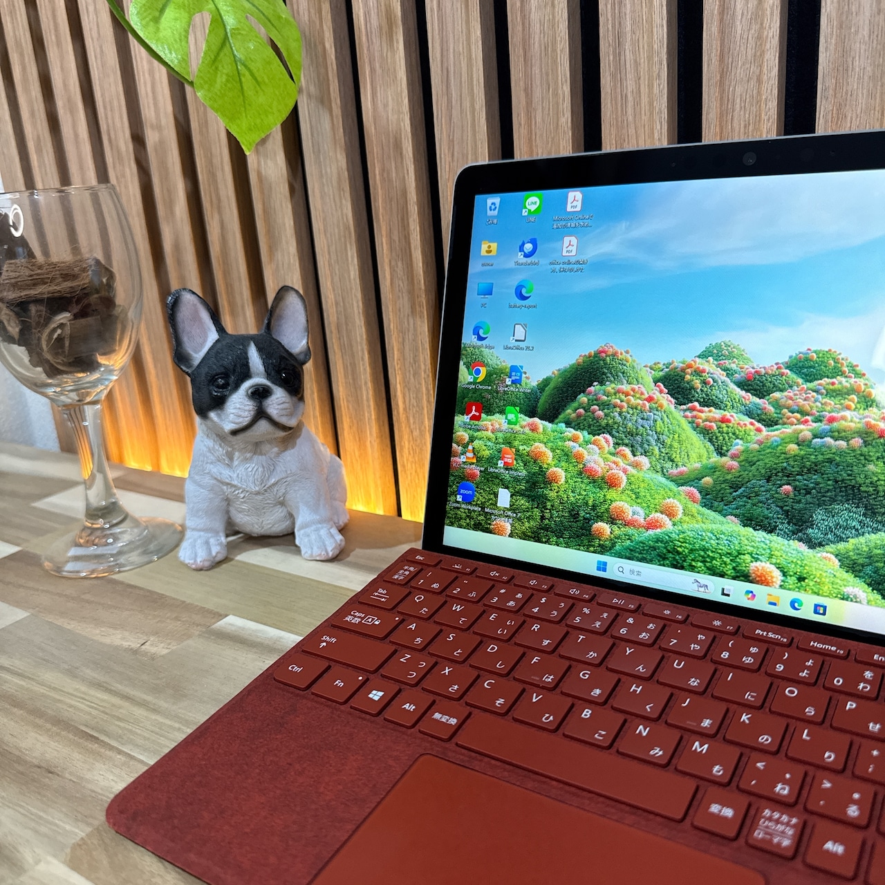 \ 公式ショップ限定価格❣️/ 美品《2in1モデル》タッチパネル式【Microsoft Surface Go 3】希少レッド メモリ4GB 大人気ノートパソコン 安心サポート&3ヶ月保証付き