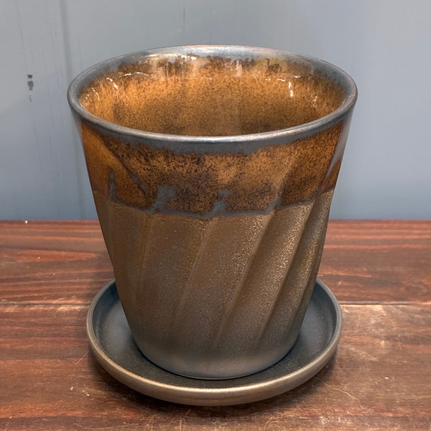 リーフ梱包費込み　　ラオウ様 新着3日限定10%OFF】ねじり窯変プラントポット ブロンズ | PROTOLEAF