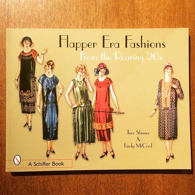 ファッションの本「Flapper Era Fashions From The Roaring '20s」 - 画像1