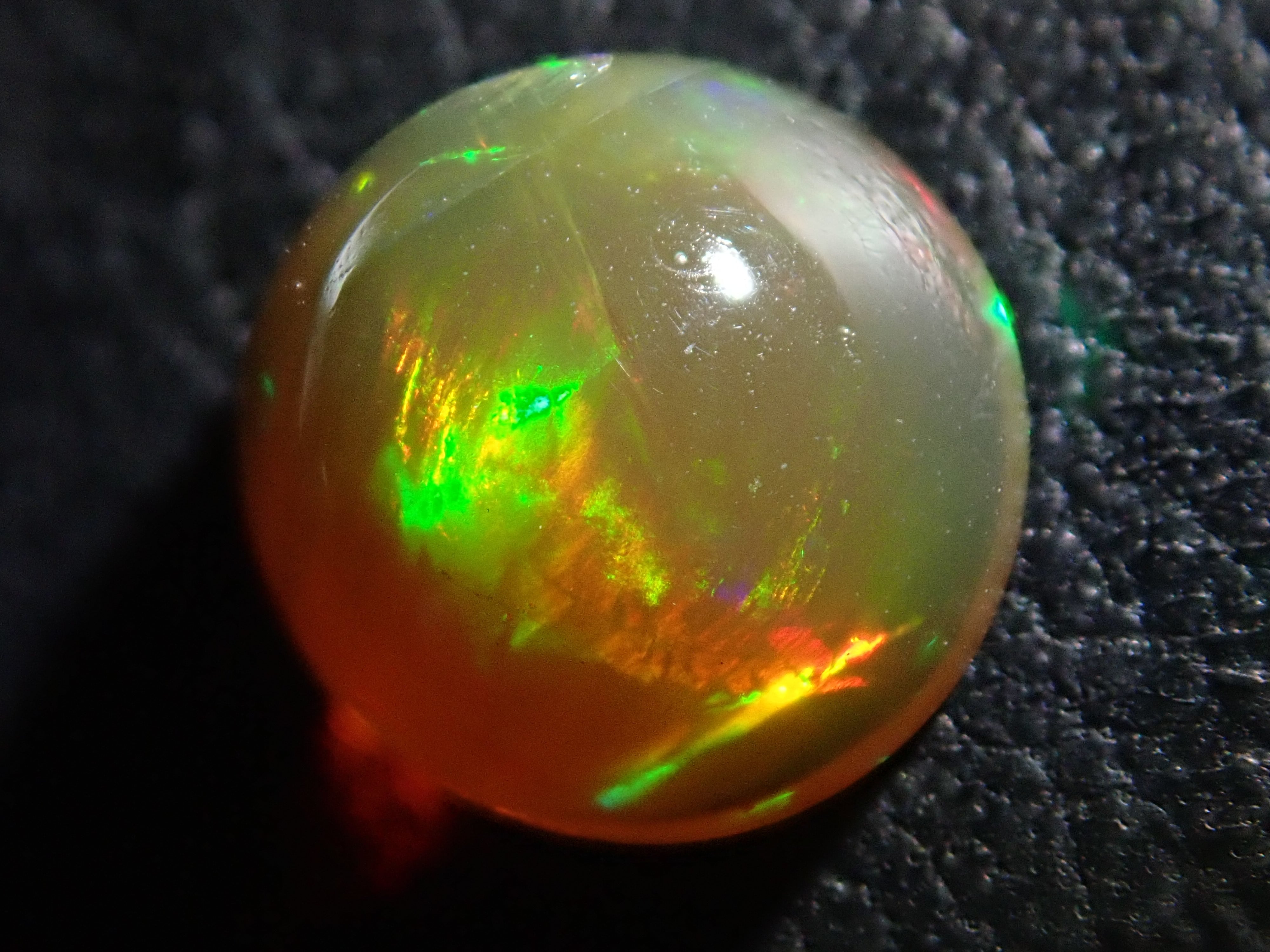 メキシコ産ファイアオパール 0.975ct