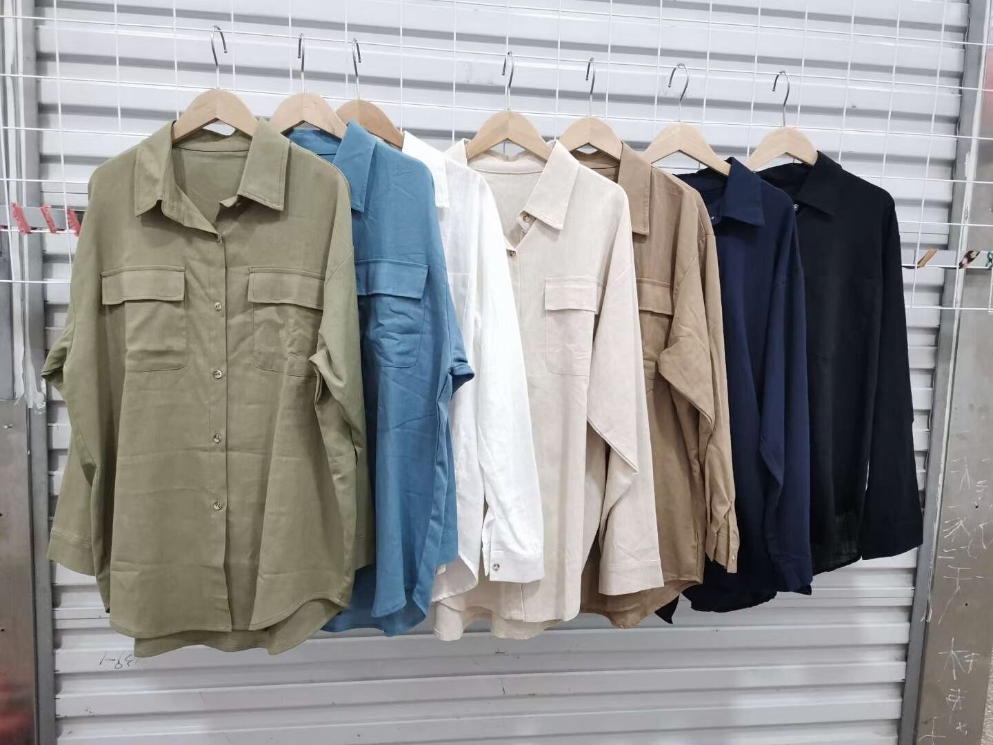 ポケット付き　リネンブレンドレギュラーシャツ　ASF212010-1057