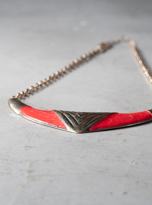 unknown used V-shaped statement necklace