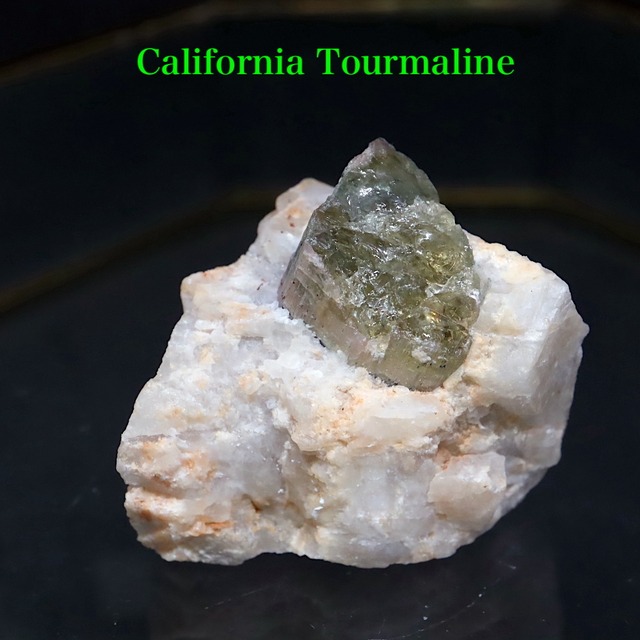 グリーン トルマリン 電気石 母岩付き 24,3g T490   鉱物　天然石　原石　パワーストーン