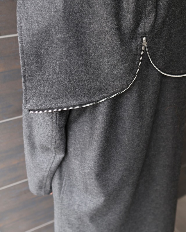 【COMME des GARCONS HOMME DEUX】zip up hooded half coat