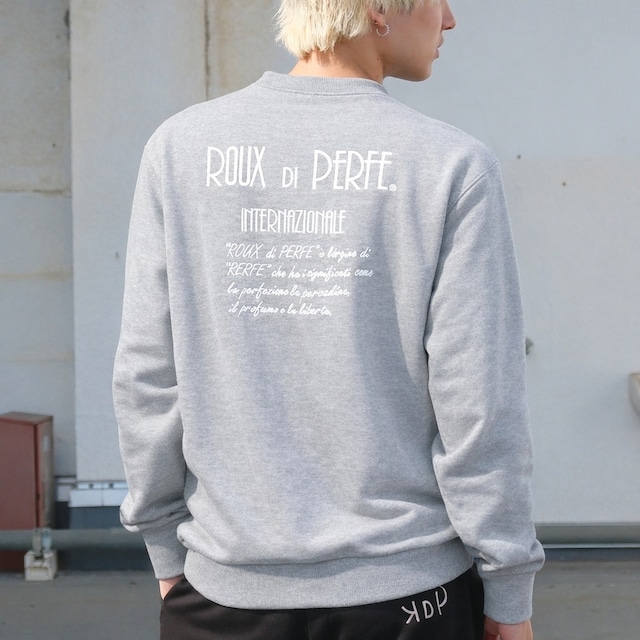 バックロゴ刺繍トレーナー