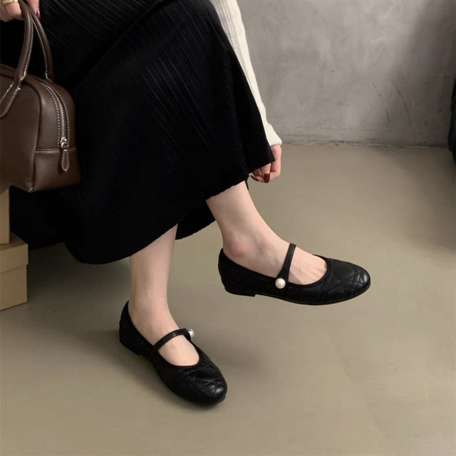 パールストラップ フラットレザーパンプス　W00306