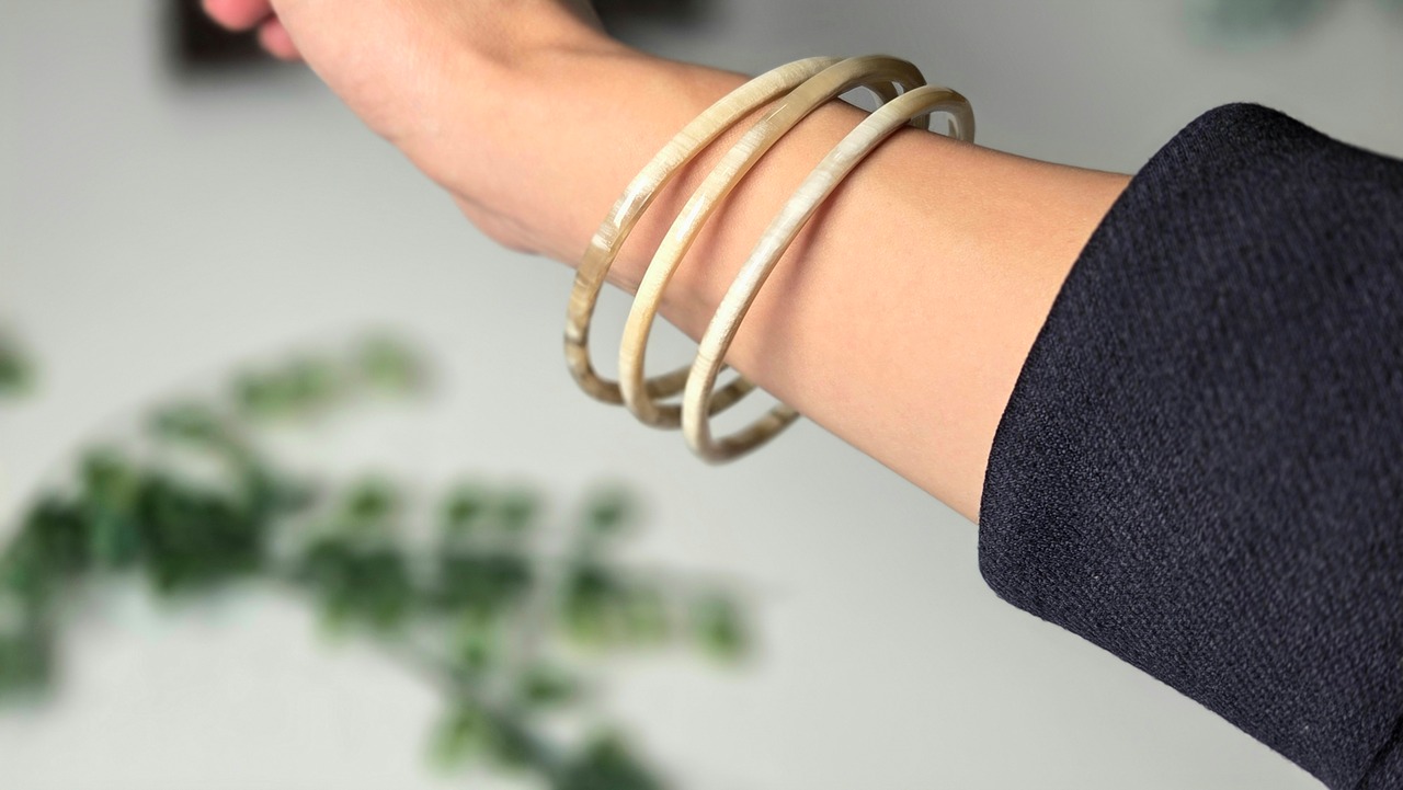 水牛ホーン バングル  Buffalo Horn Bangle　　アイボリーマーブル　４本セット