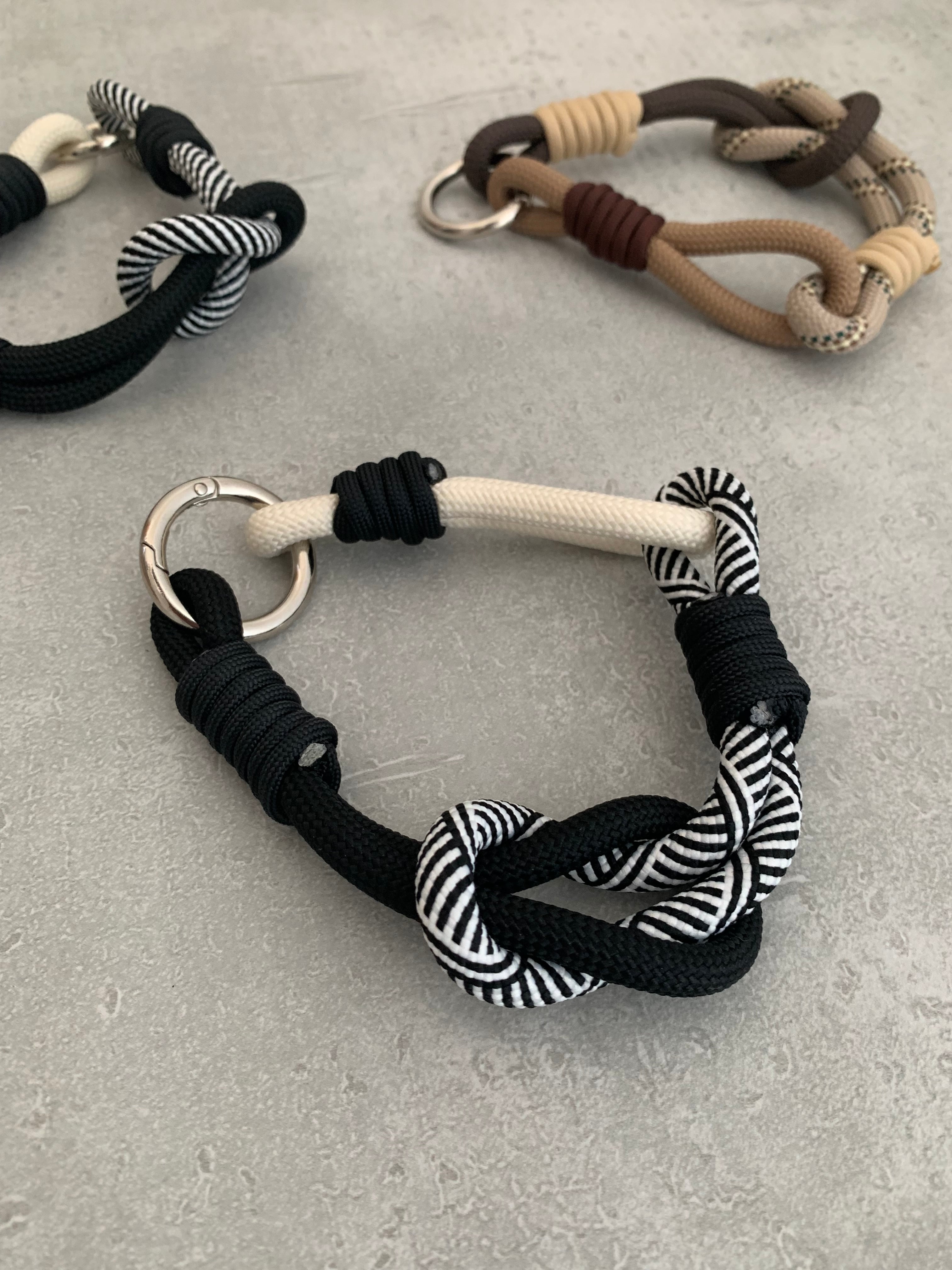 大人かわいい♪ インフィニティ handstrap パラコード | BLUESTORES