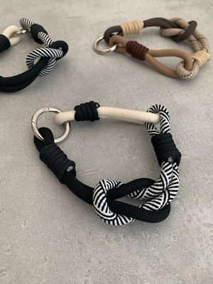 大人かわいい♪ インフィニティ handstrap パラコード