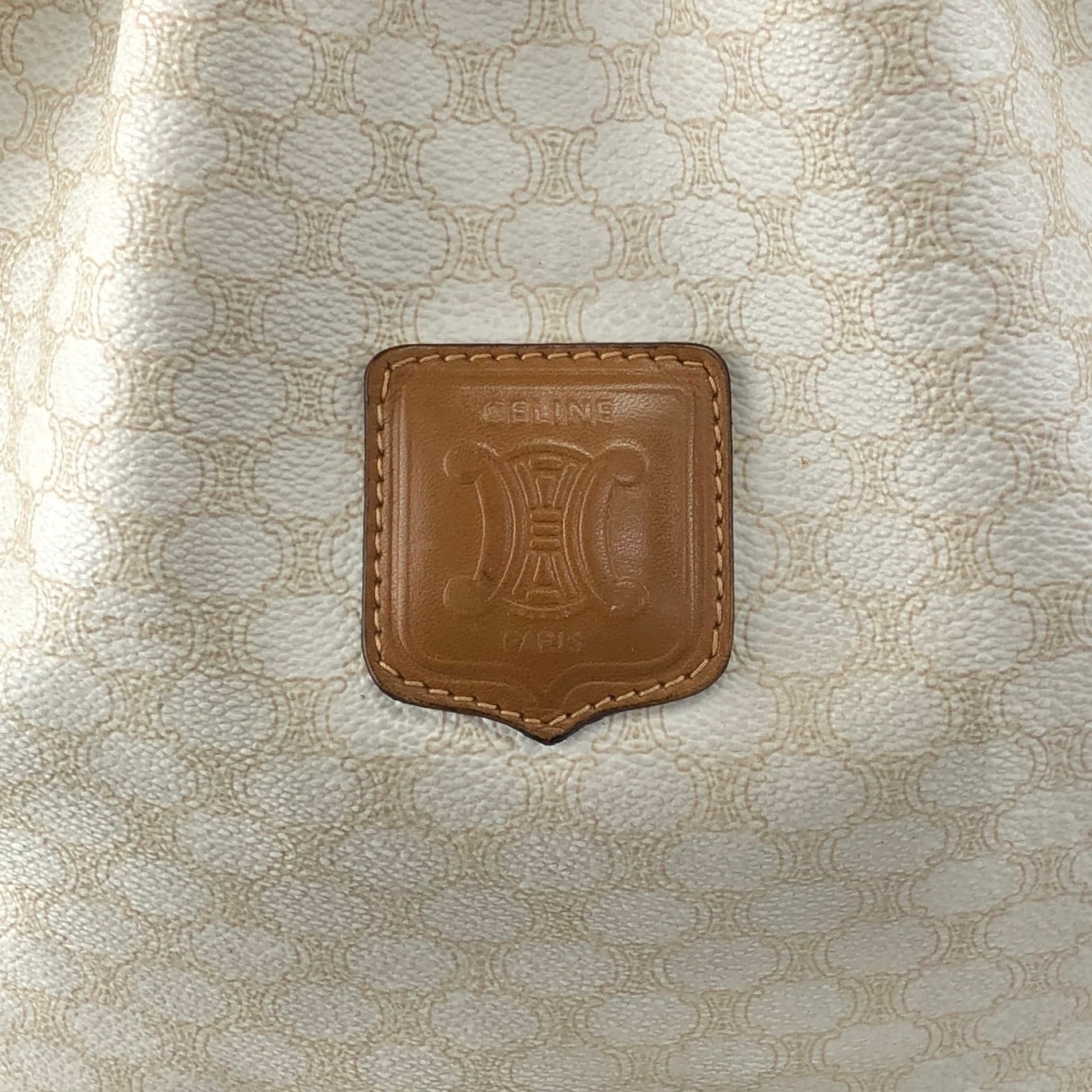 CELINE セリーヌ マカダム  ショルダーバッグ ホワイト ブラゾン型押し PVCレザー  y88uii CELINE セリーヌ マカダム ショルダーバッグ ホワイト ブラゾン型押し