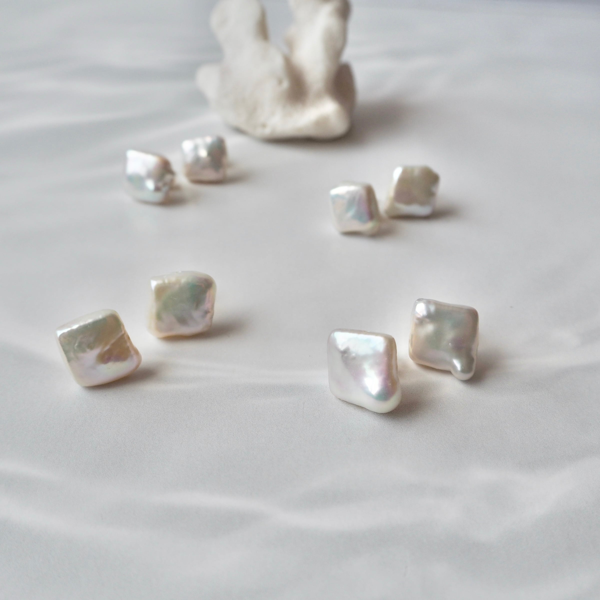 TVドラマ着用//とろけるスクエア淡水パールピアス/イヤリング