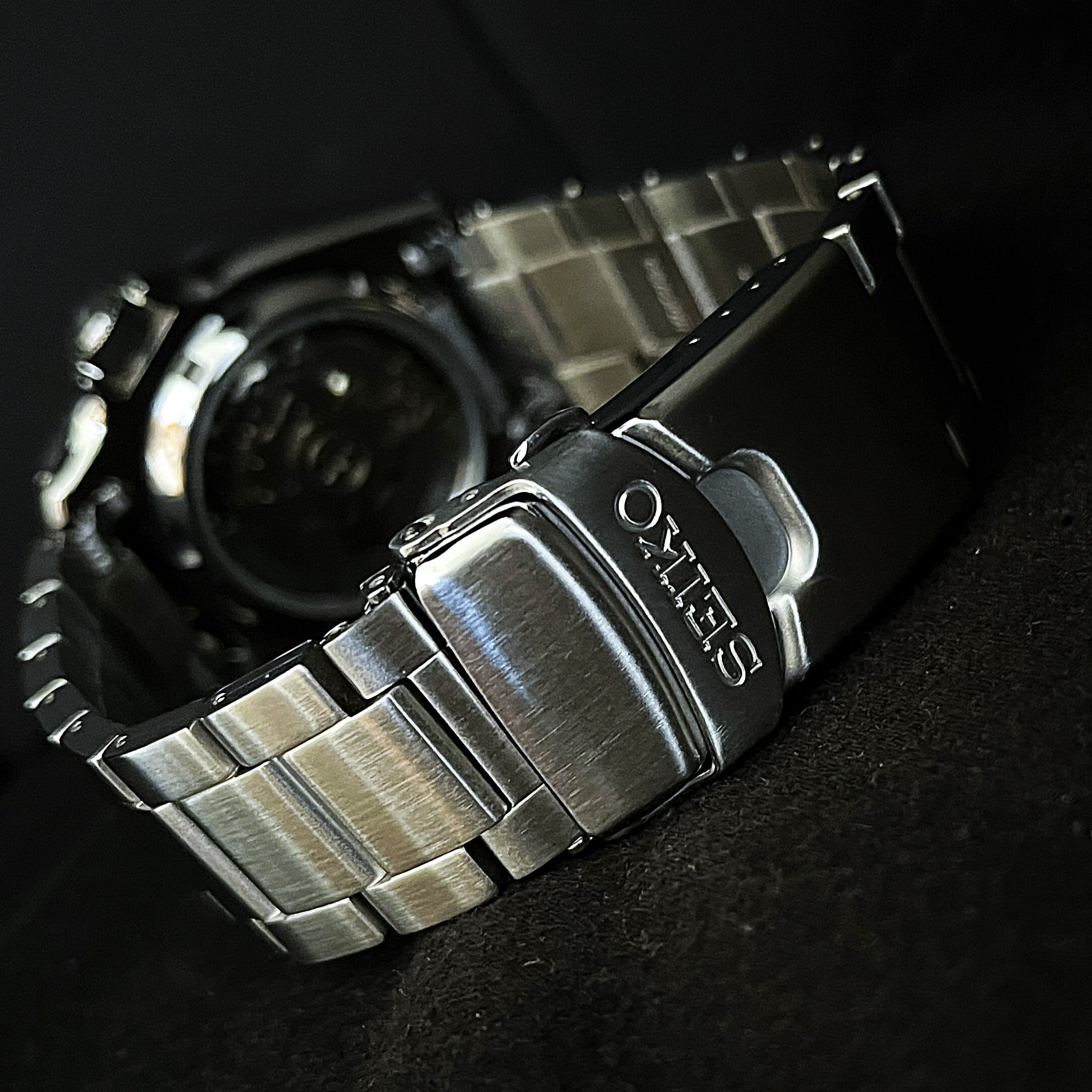 Seiko 5 Sports 純正ステンレス3連メタルバンド M0KWX13J0 Seiko 5 Sports 純正ステンレス3連メタルバンド M0KWX13J0