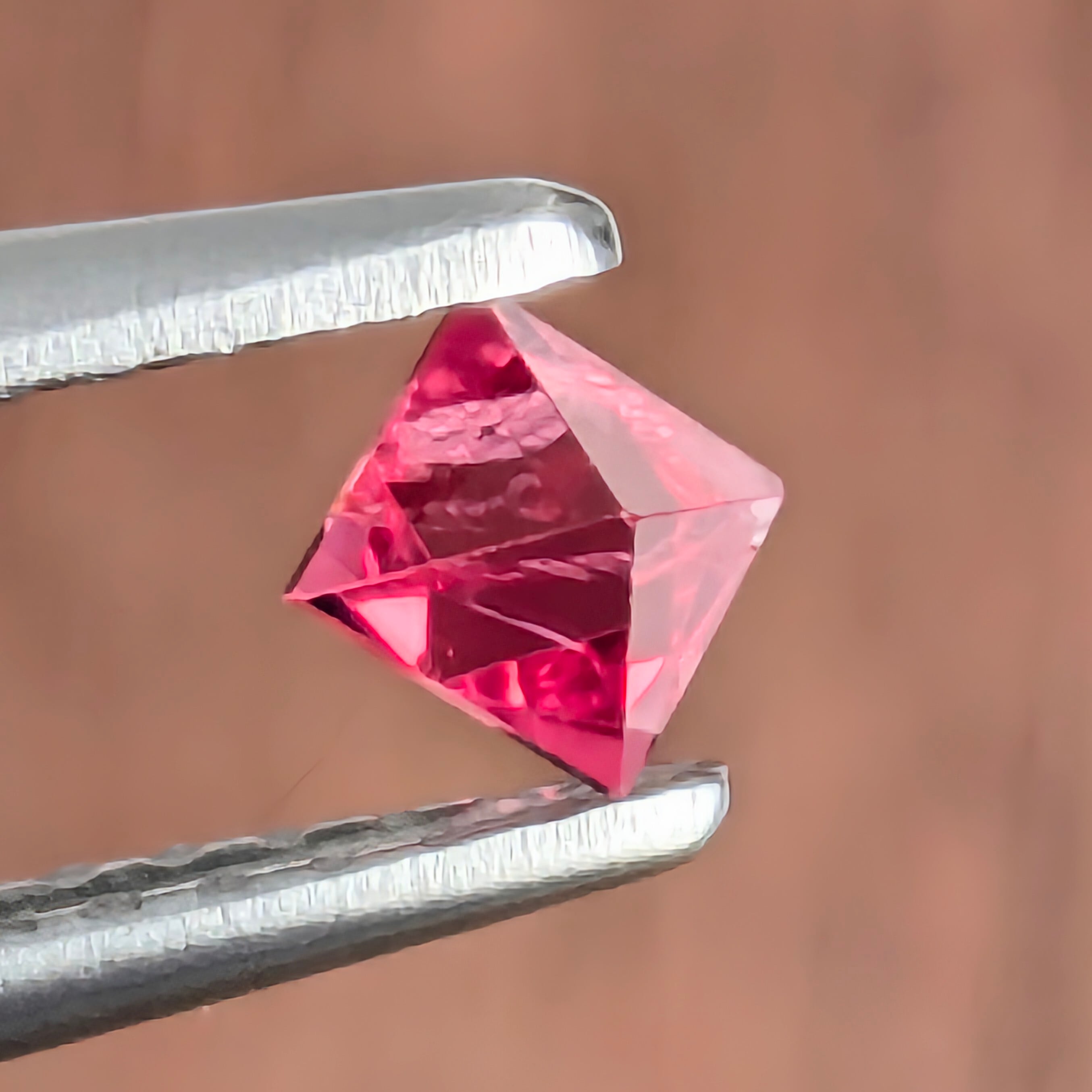 スピネル原石 ミャンマー・モゴック産【0.26ct】PRO208071 | Gem's