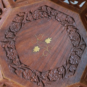 レースのような木彫りのトレイ 1