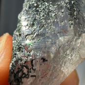 ガネーシュヒマール水晶 ヒマラヤ水晶 20151212 原石 深いモスグリーン鉱物共生 ネパール産クリスタル