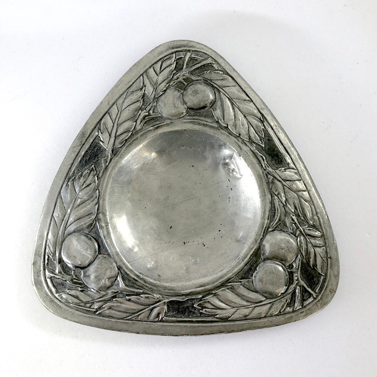 灰皿 杏を形取ったピューター トレー　小物入れ　ミラベル