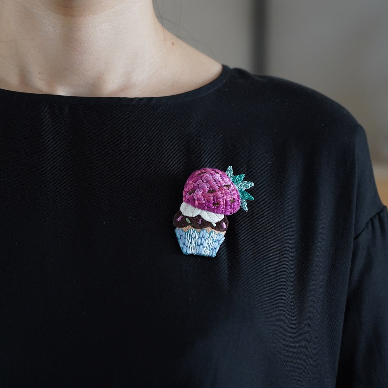 rui様コメント制♡ハンドメイド♡ファークリップ レジン ビーズ刺繍① rui様コメント制♡ハンドメイド♡ファークリップ レジン ビーズ刺繍②